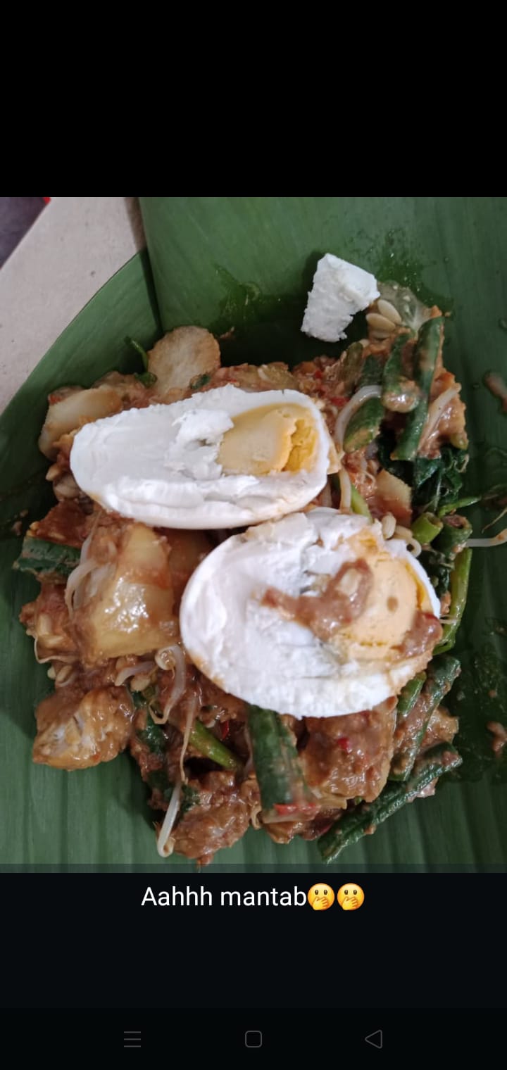 Rujak Telor Asin